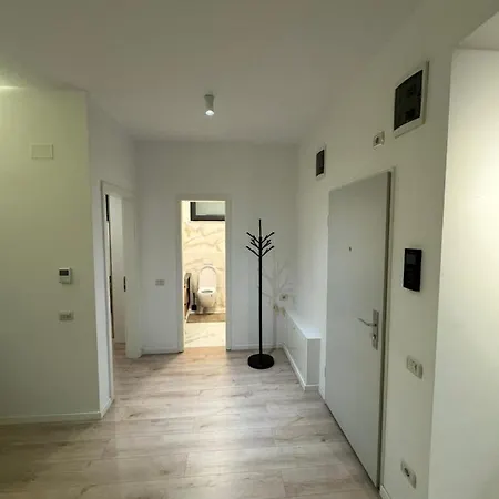 Warm Apartment *