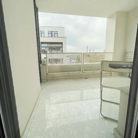 Warm Apartment *
